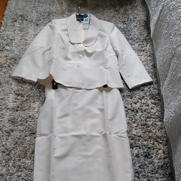 Skirt Suit - Picture 3 of 8